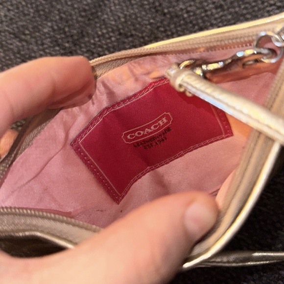 Coach wristlet - Picture 4 of 4
